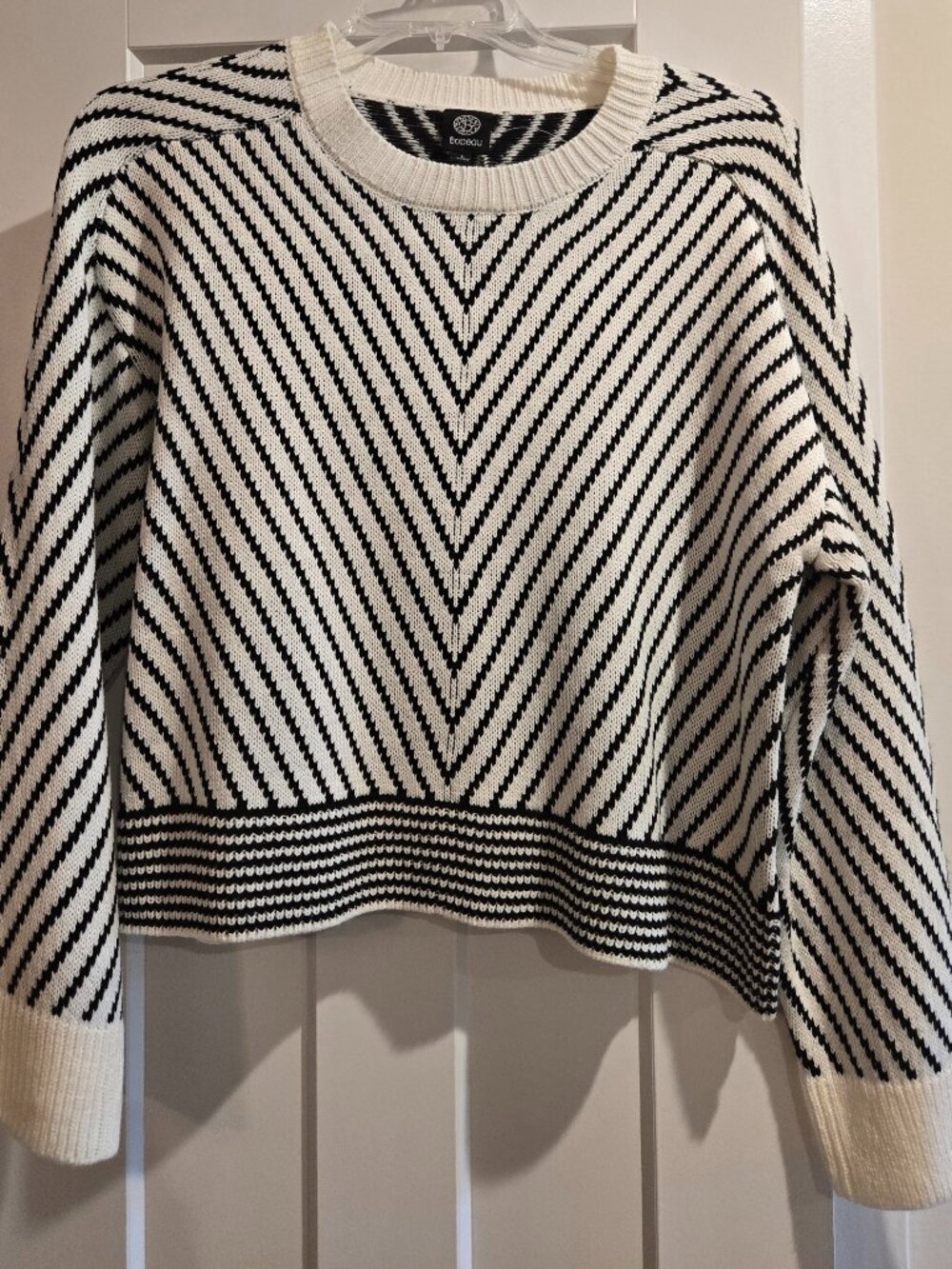 Bobeau black and white chevron knit sweater — cozy, stylish, & perfect day wear